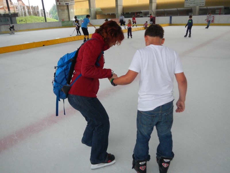 Village Camps International Summer Camp Leysin, Switzerland 2026-08-15 https://www.villagecamps.com/journals_admin/images/683-12-iceskating (25).jpg